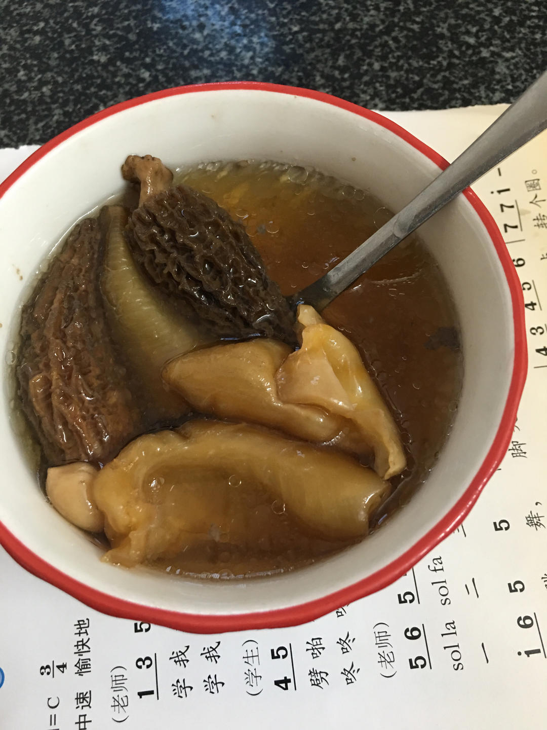 羊肚菌花胶瘦肉汤