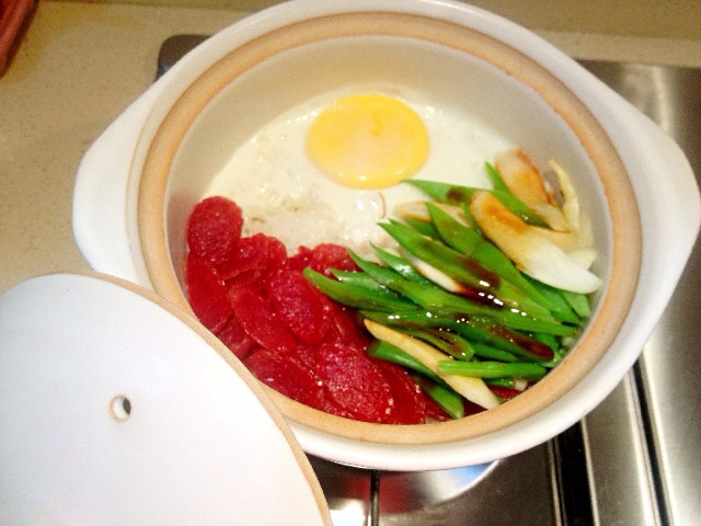 广式腊味煲仔饭