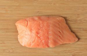锡纸烤三文鱼  （Salmon Baked in Foil）的做法 步骤1