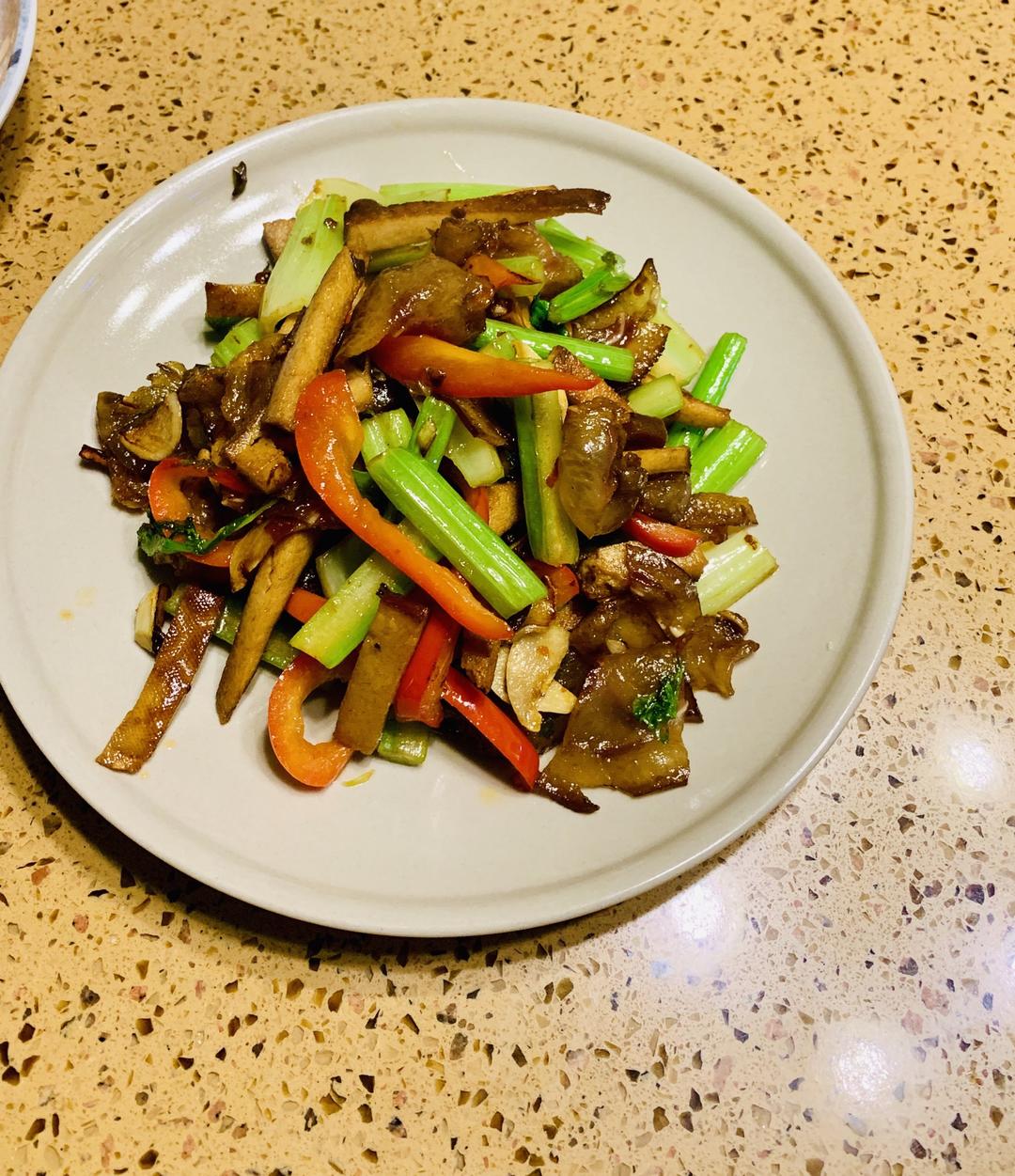 芹菜香干炒腊肉