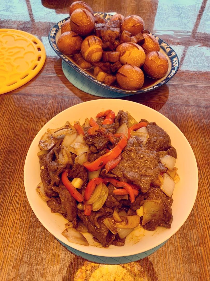 孜然牛肉（👈孜然肉片向左，吉野家向右👉）