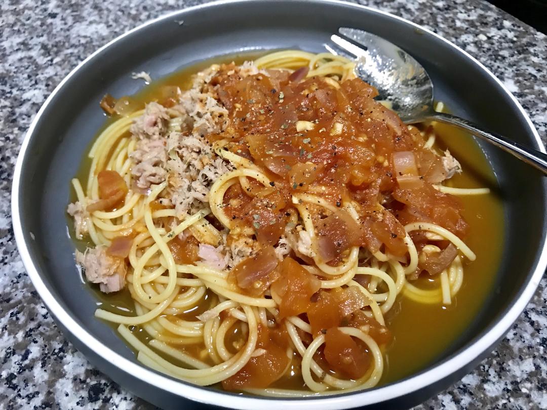 金枪鱼番茄意面
