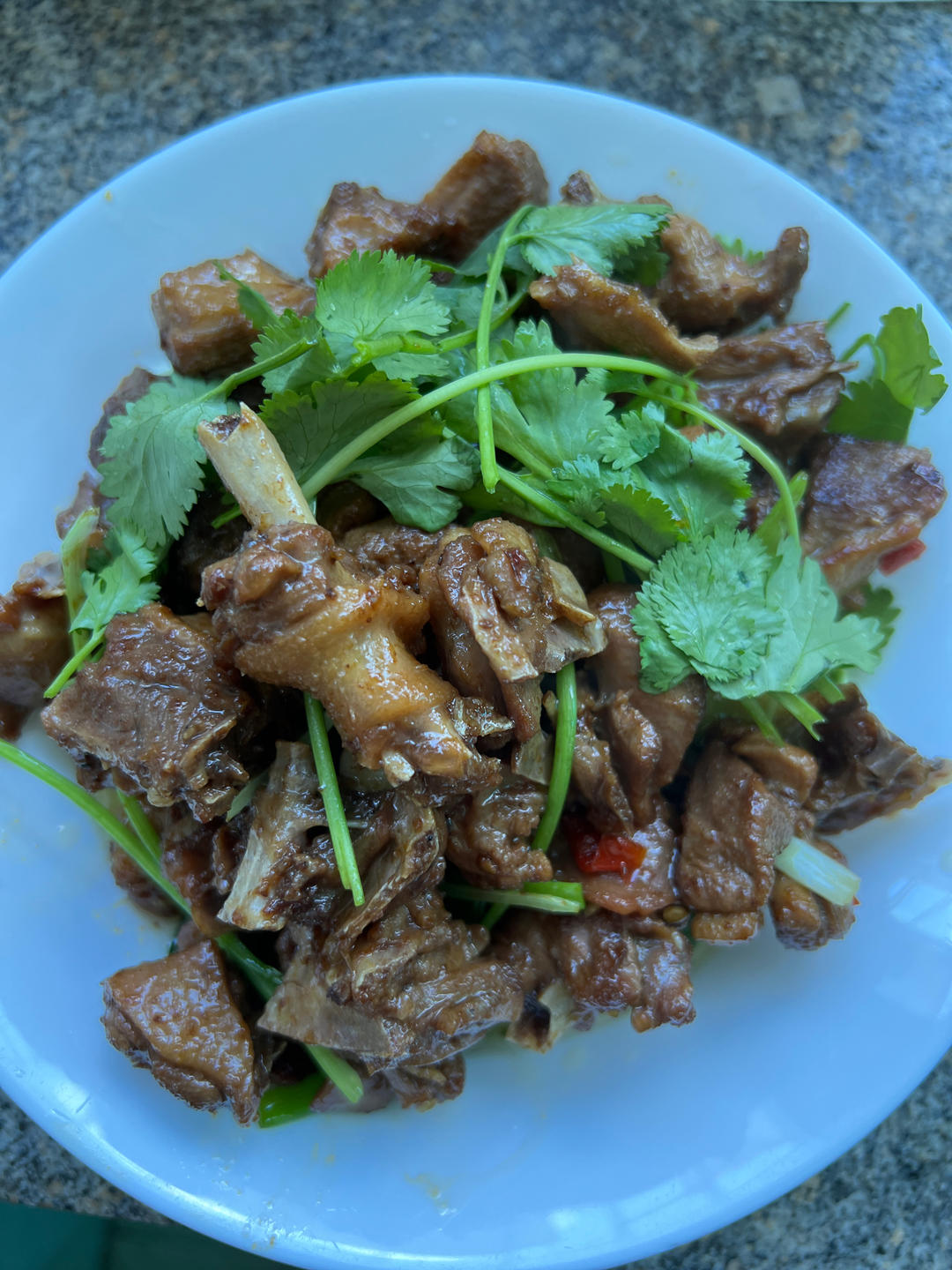 传统正宗的啤酒鸭配方和做法，鲜嫩香浓，只需炒千万不要焯水