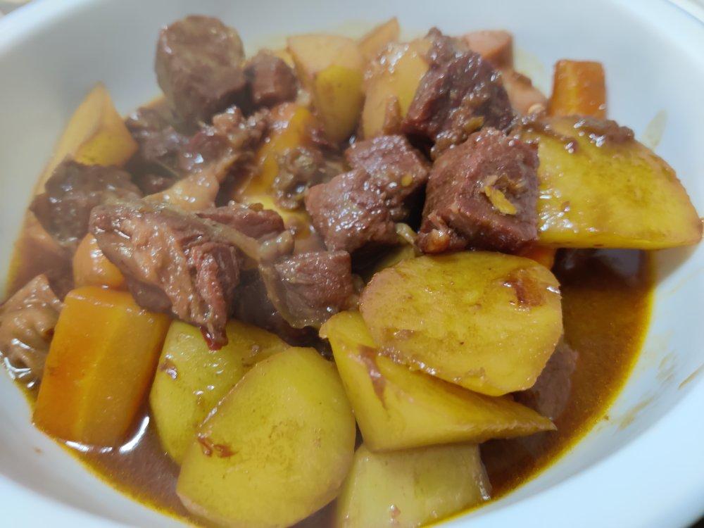土豆焖牛腩