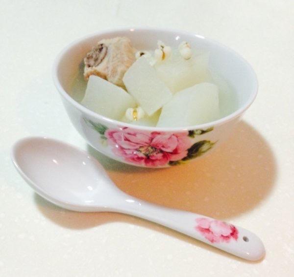 白萝卜薏仁米猪骨汤的做法