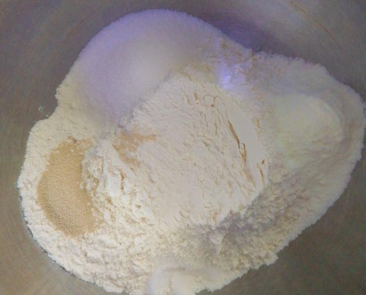 纯奶手撕吐司的做法 步骤1