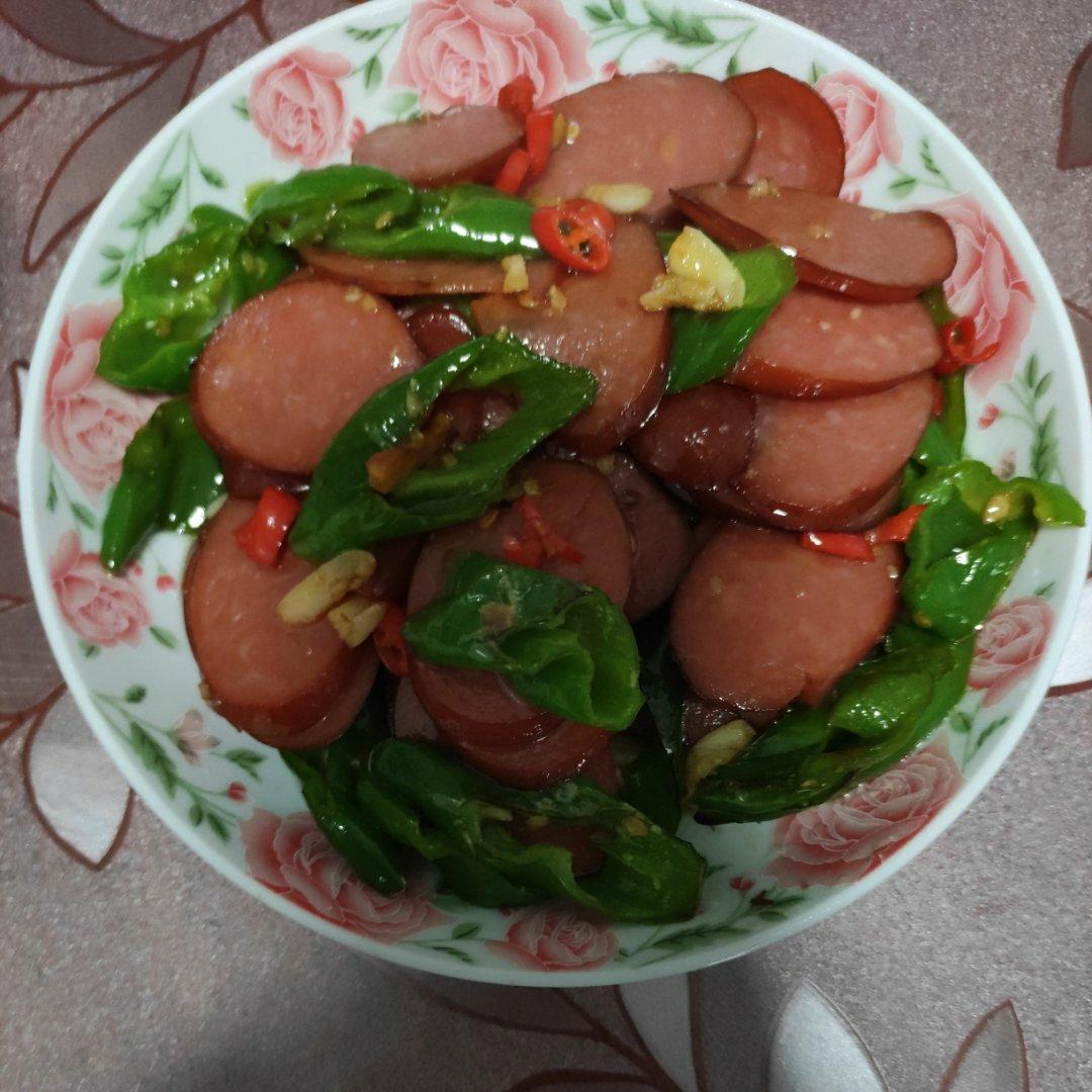 木木疋5做的青椒炒火腿肠童年回忆