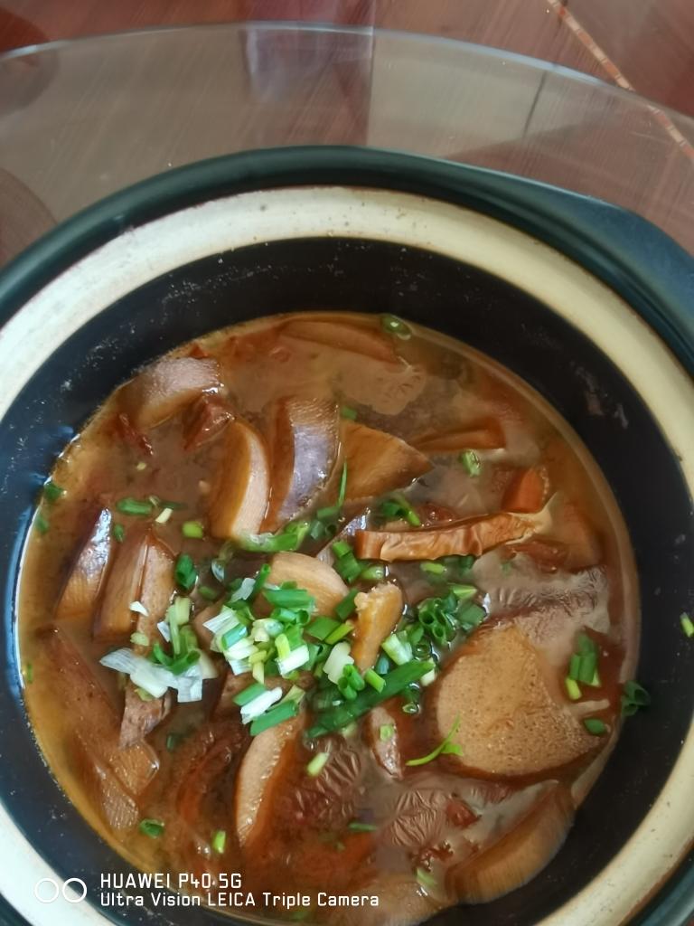 鱿鱼炖芋子的做法