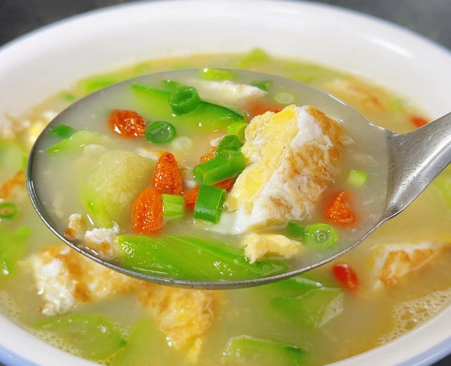 为什么广东人做的丝瓜鸡蛋汤那么好喝，原来诀窍都在这，汤鲜味美