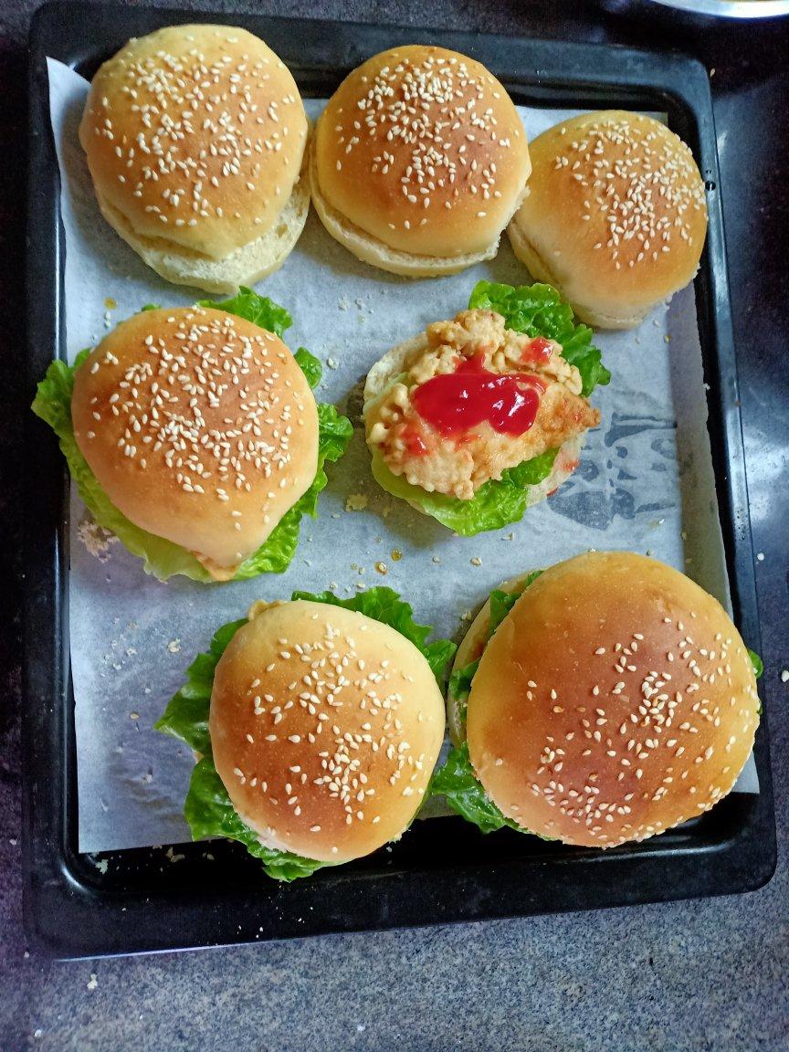 悠之闲做的自制汉堡包