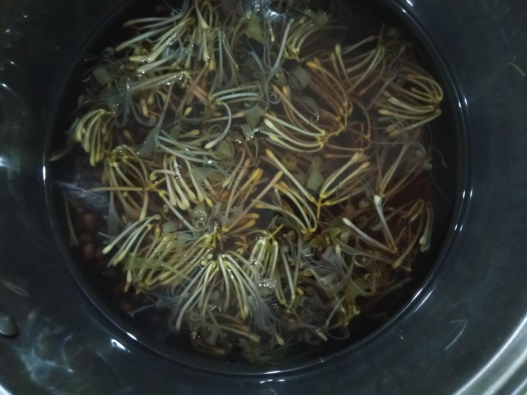 黑豆金银花水（排毒养颜）