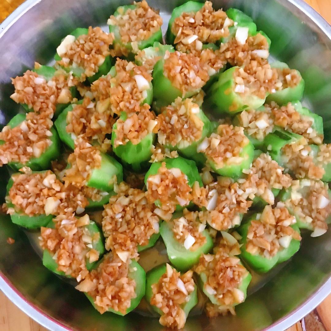 蒜蓉粉丝蒸丝瓜，简单美味的家常快手菜！