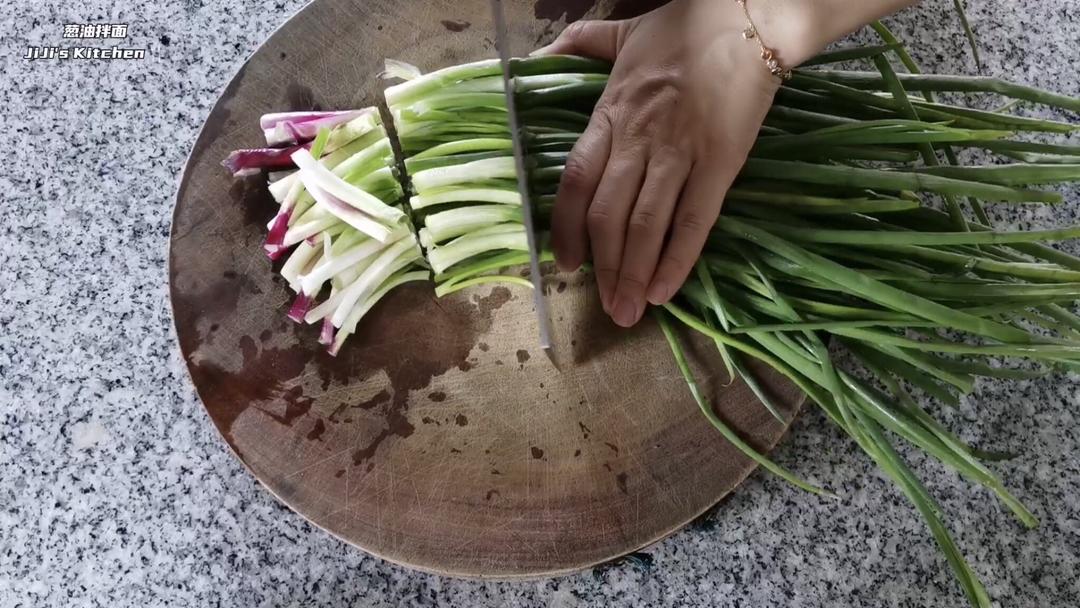 从小吃到大的葱油拌面，简单，美味！的做法 步骤2