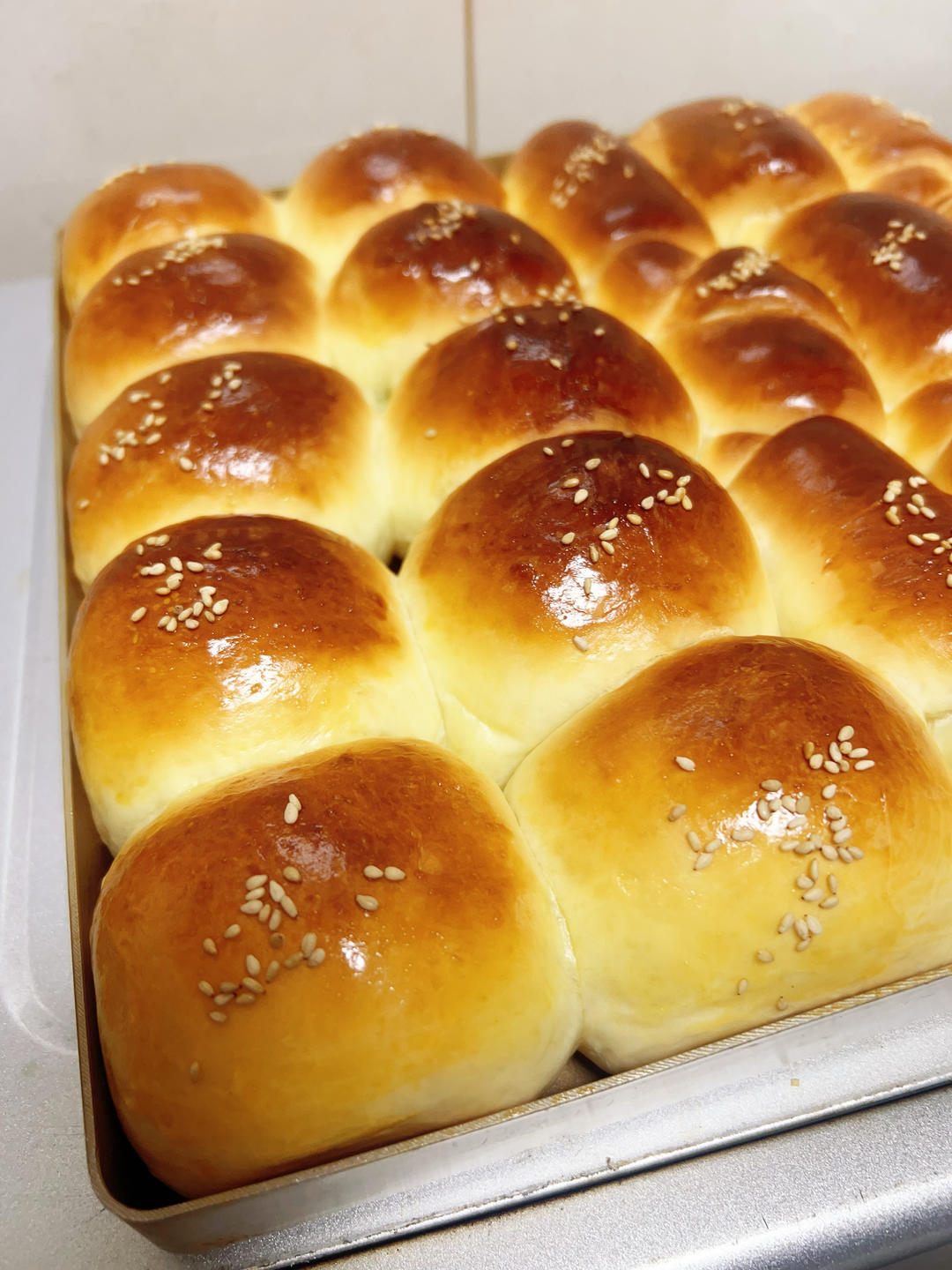 又香又软又拉丝，咬一口奶香十足！超治愈的淡奶油波兰种小餐包