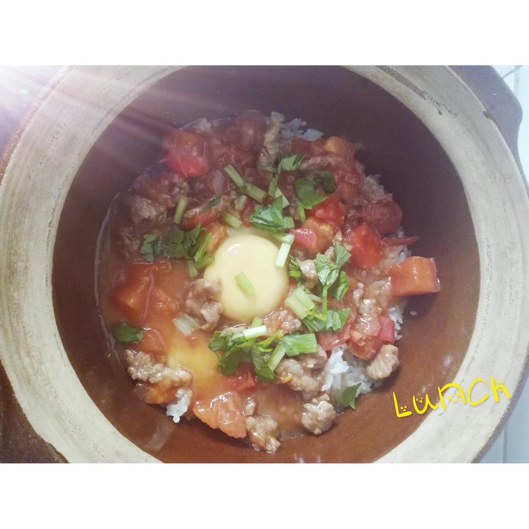 广式腊味煲仔饭