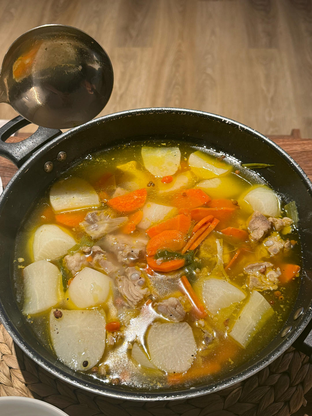 萝卜炖排骨-秋冬懒人汤