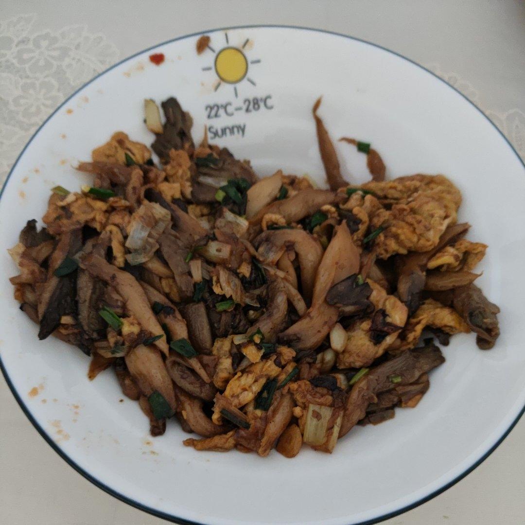 蘑菇炒鸡蛋	平菇这样炒，鲜美无比巨好吃