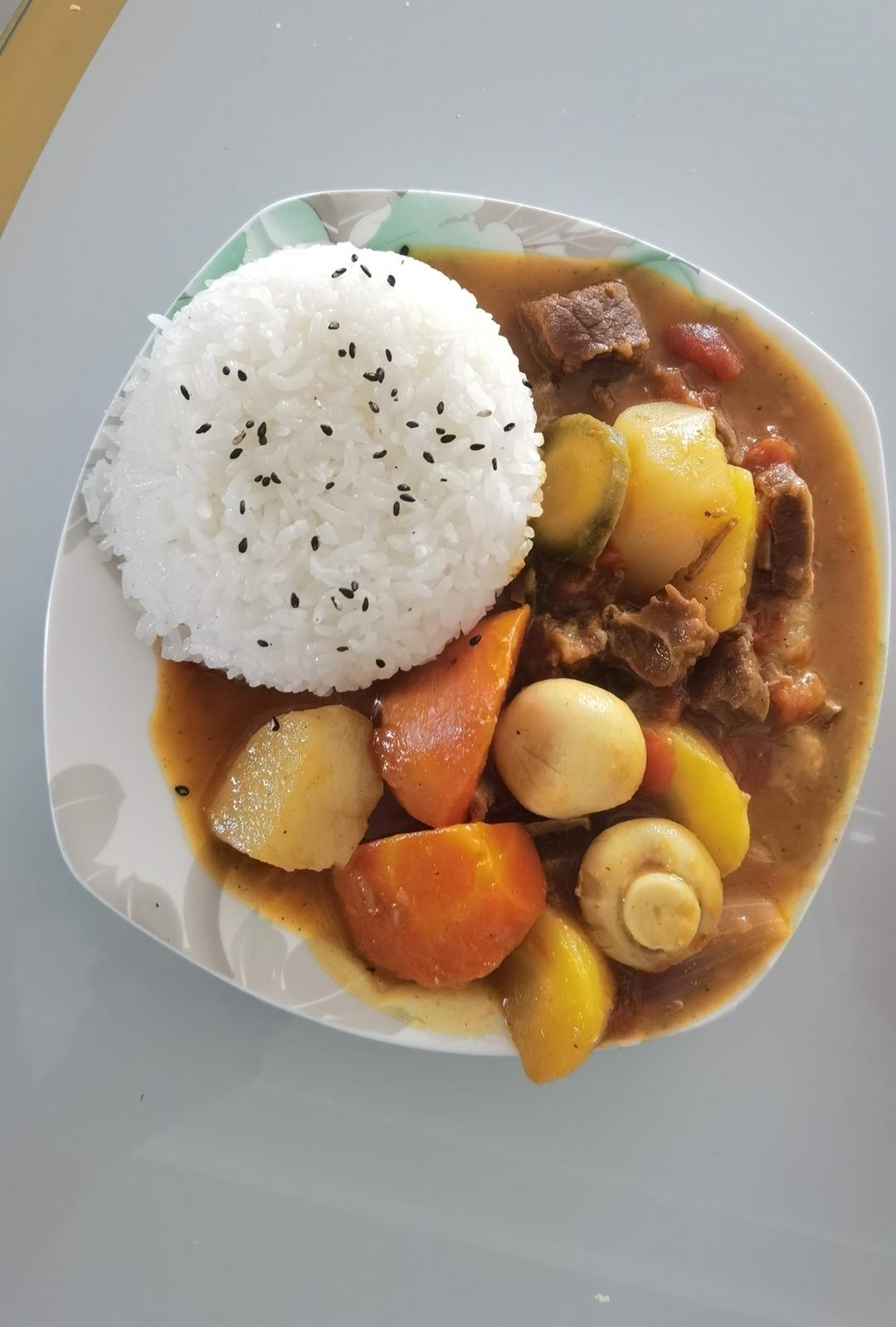 牛腩咖喱饭