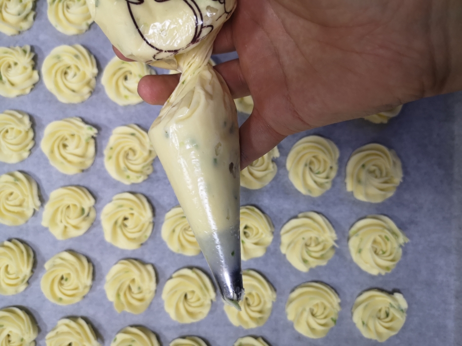 花纹清晰的葱香曲奇，咸甜口的做法 步骤11