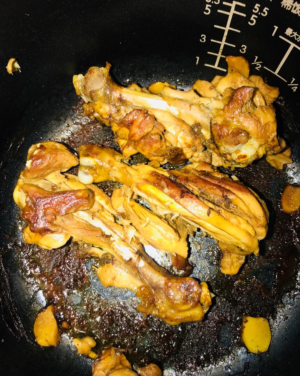 电饭锅酱鸡腿（出自微博：深夜放毒少女）