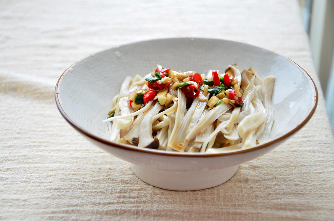 酸辣拌双菇（开胃小菜）的做法