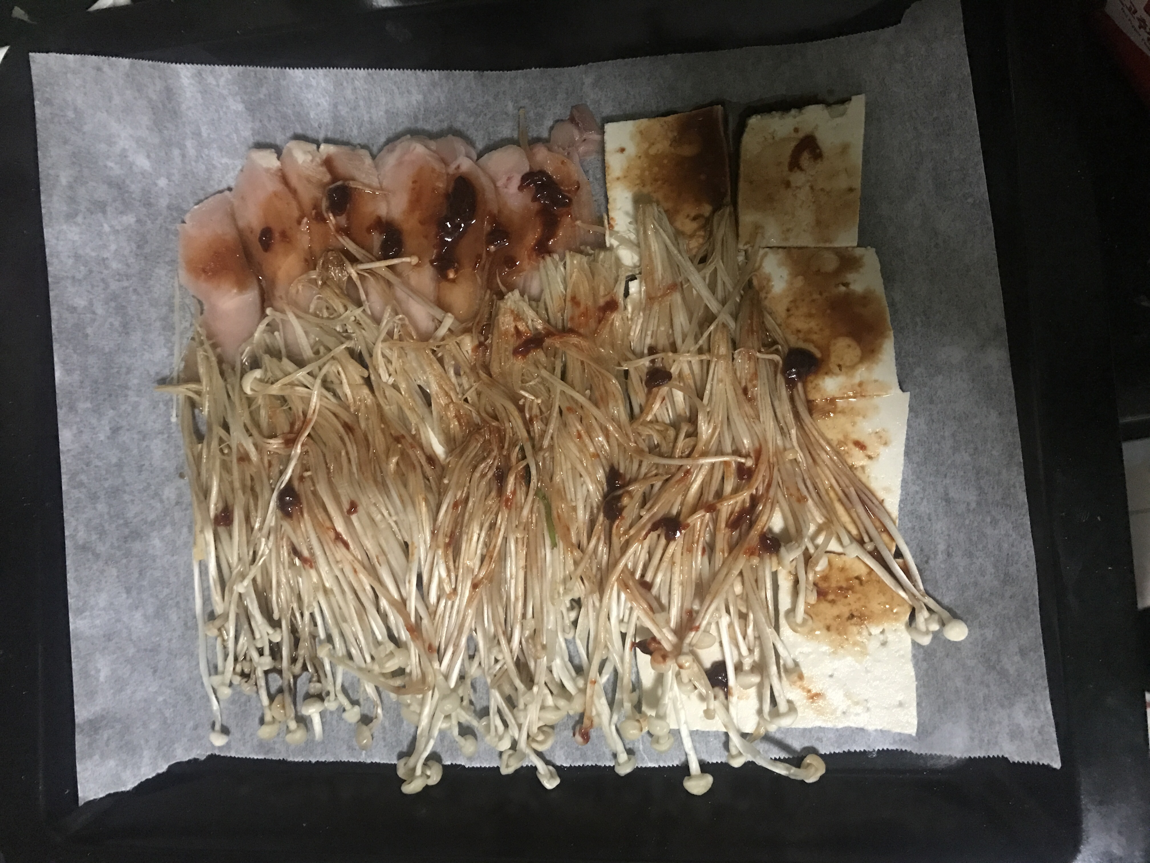 西红柿烤鸡胸肉豆腐金针菇的做法 步骤1