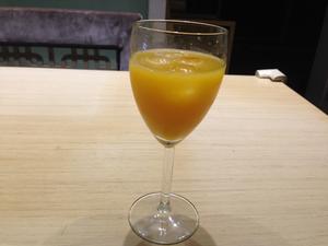 鲜榨橙汁的做法 步骤3