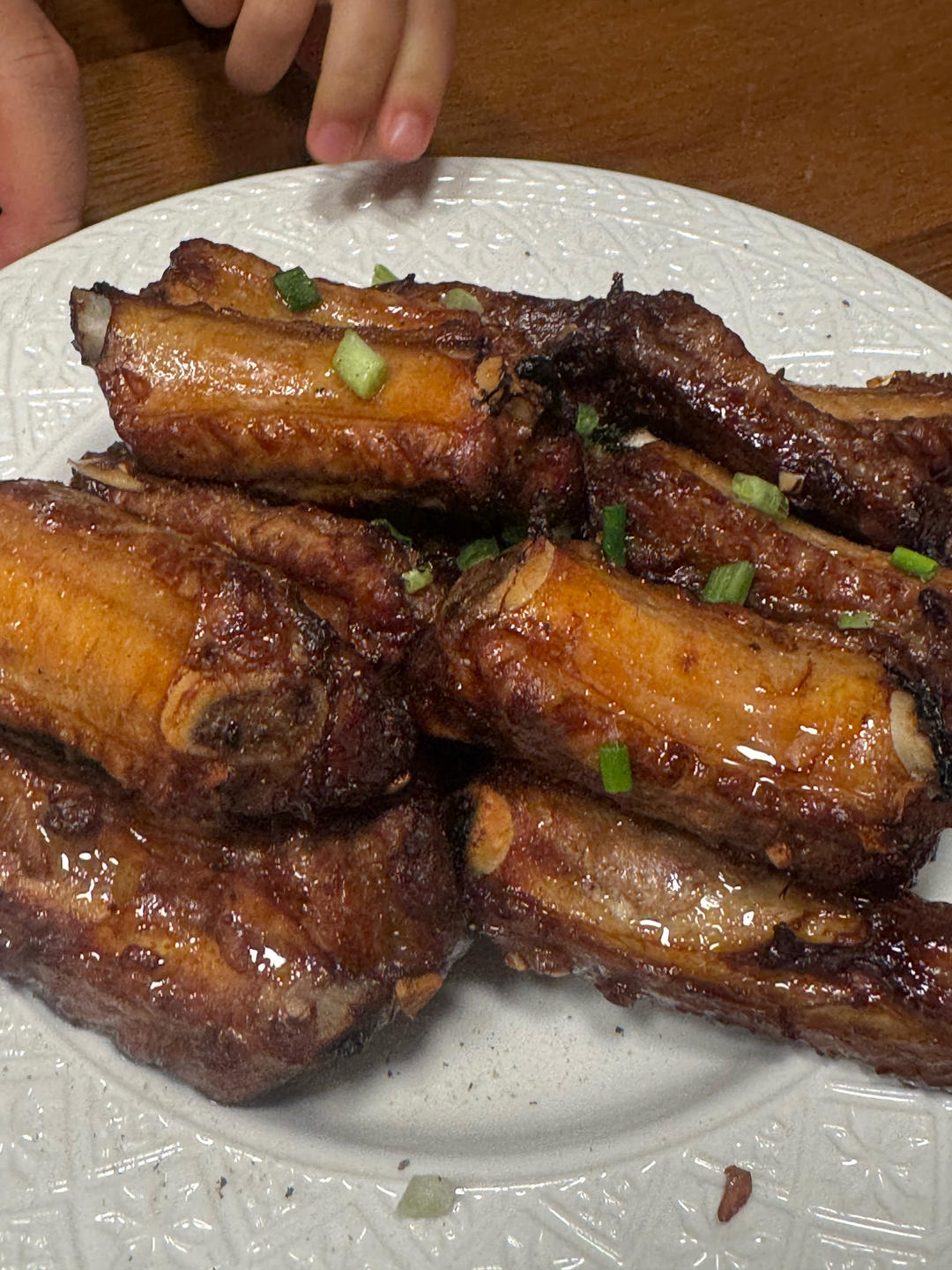 好吃到舔手指的蒜香烤排骨