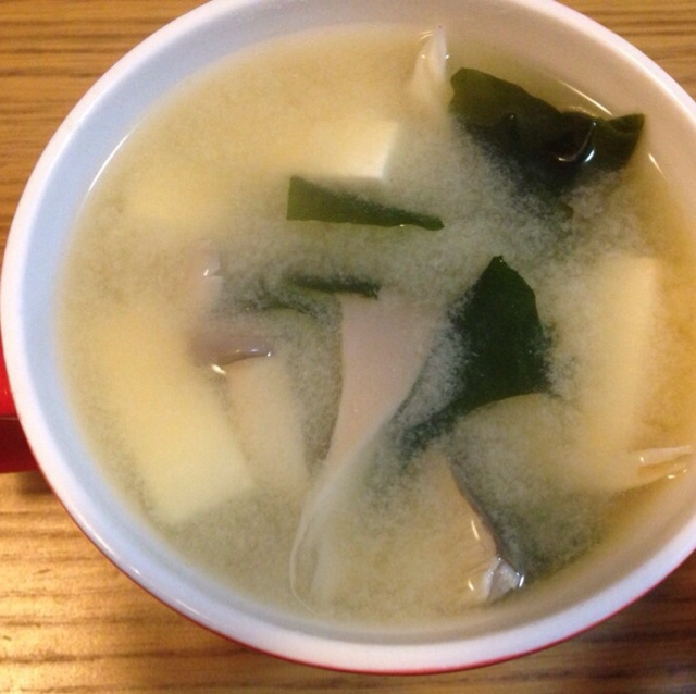 豆腐裙带菜味噌汤