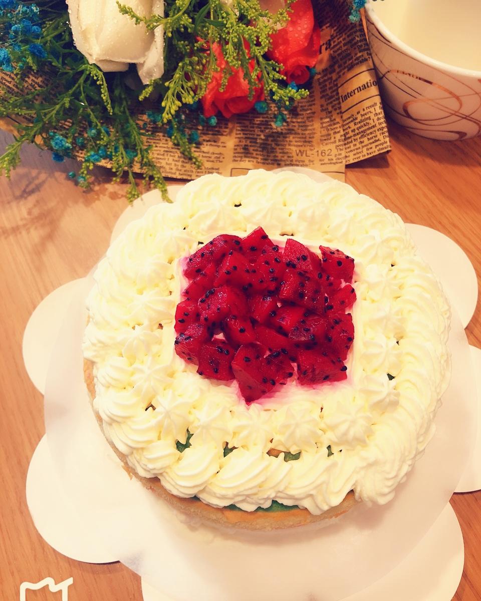 火龙果夹心奶油蛋糕