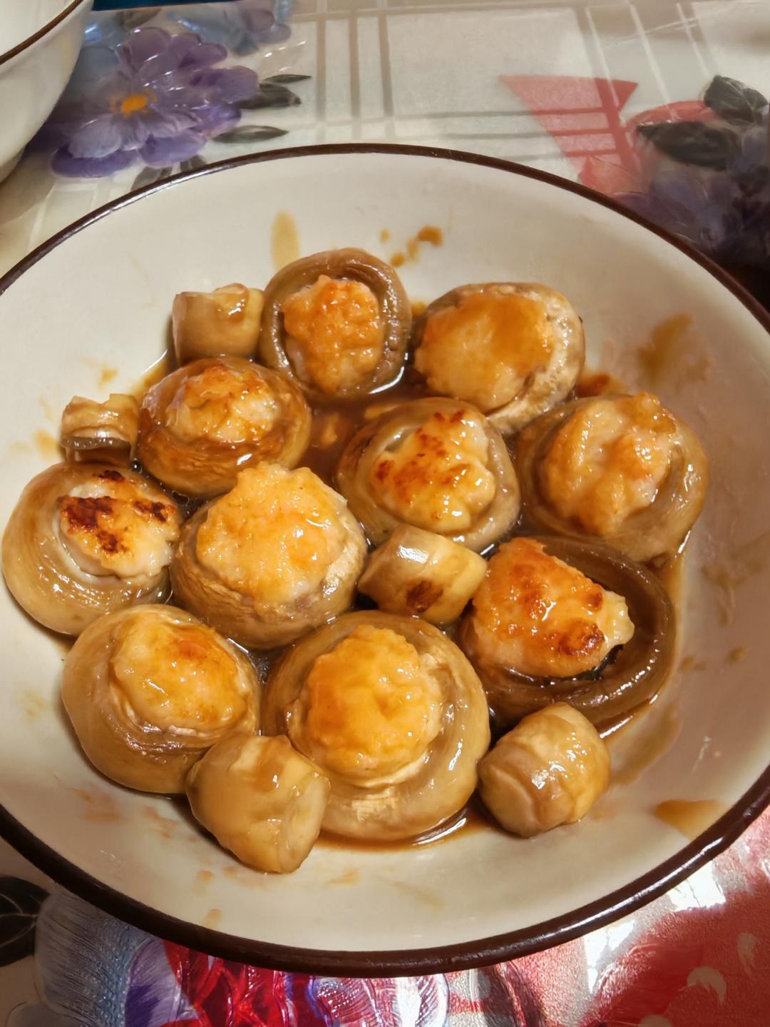 一口爆汁的虾滑酿口蘑