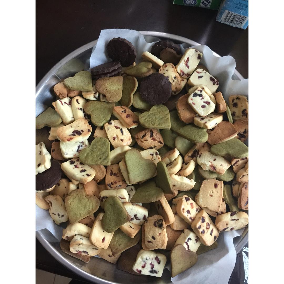 多种口味曲奇（香草、巧克力、抹茶）