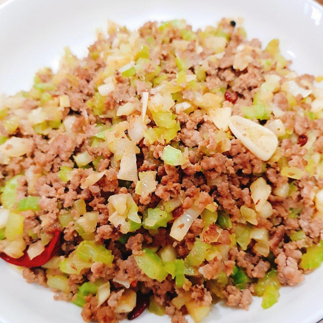 芹菜牛肉末「下饭神器」