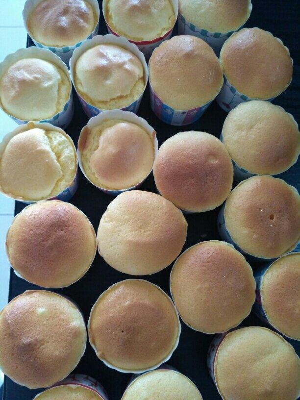 软绵绵戚风纸杯蛋糕