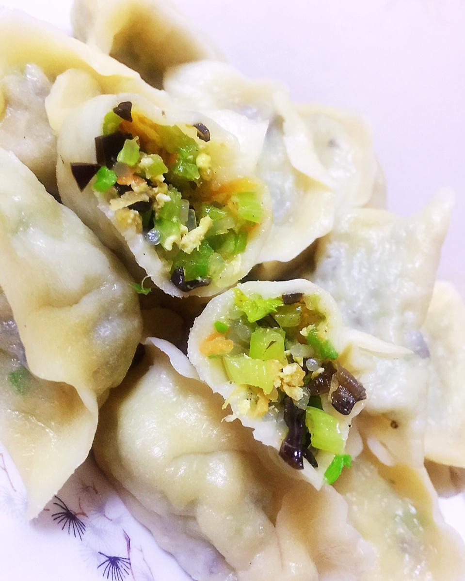 芹菜木耳虾皮鸡蛋素饺子