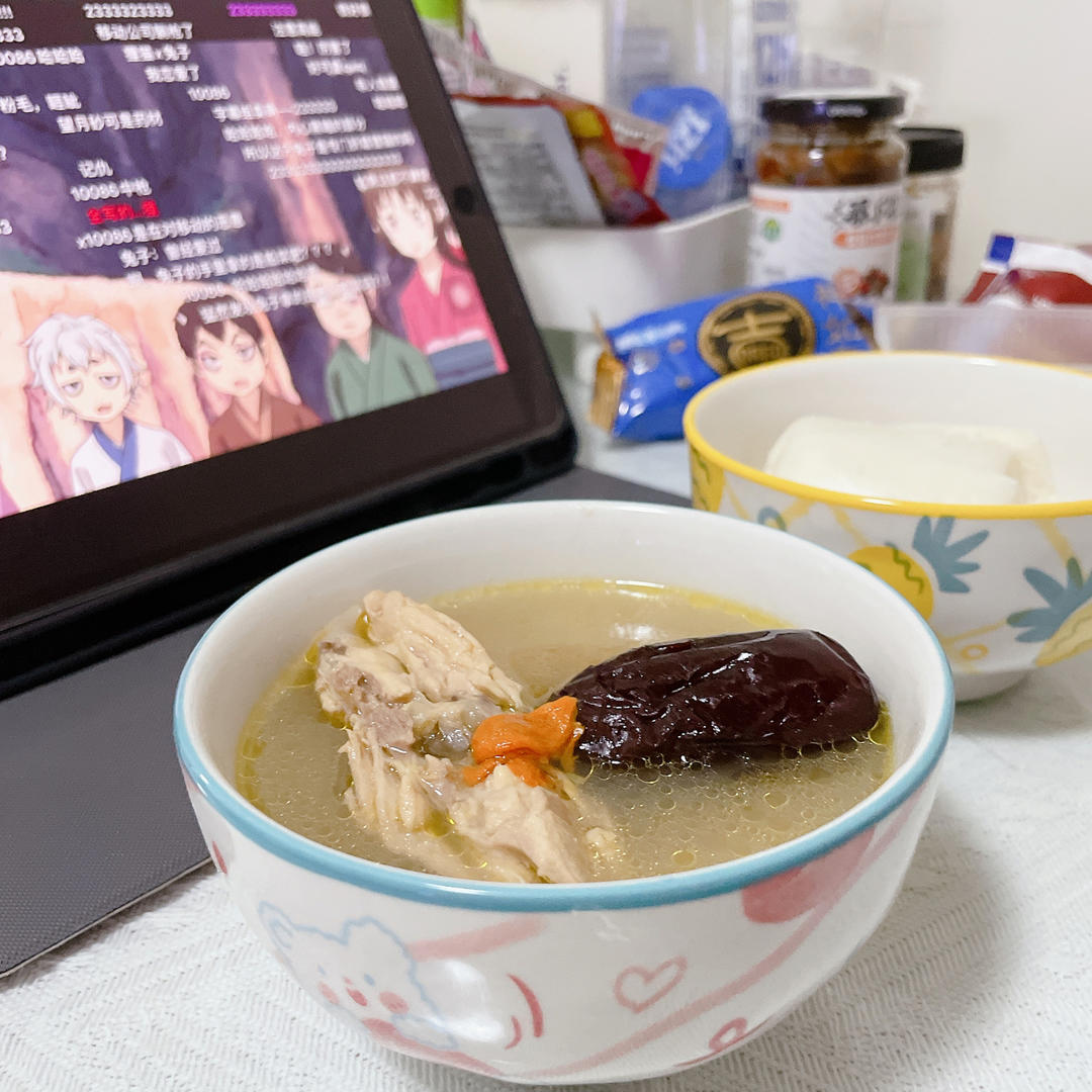 萝卜炖鸡汤