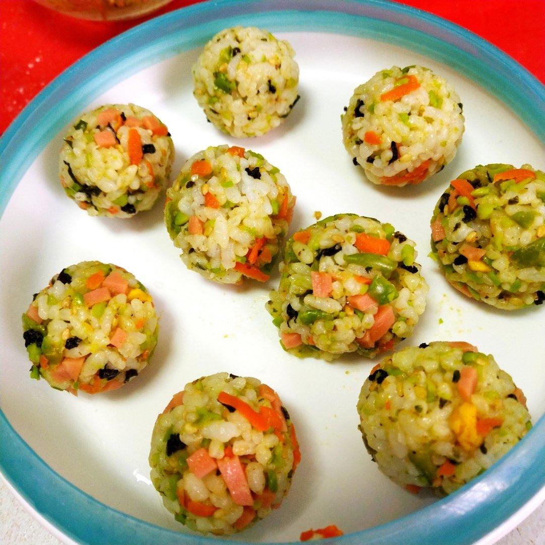 小盆友超爱的肉松饭团子