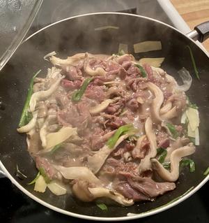 菌菇蚝油牛肉的做法 步骤6