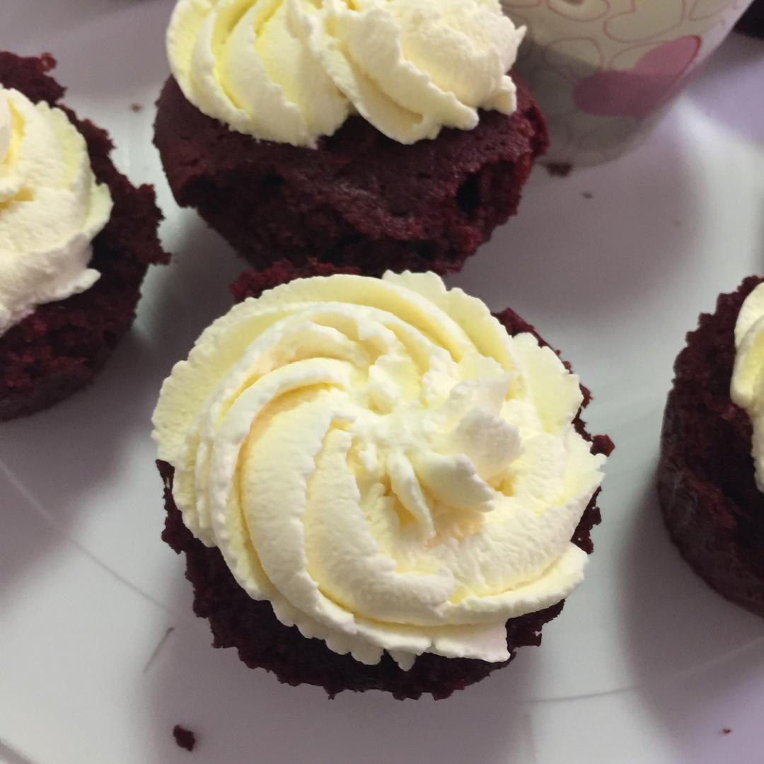 正宗红丝绒cupcake—马斯卡彭奶油霜