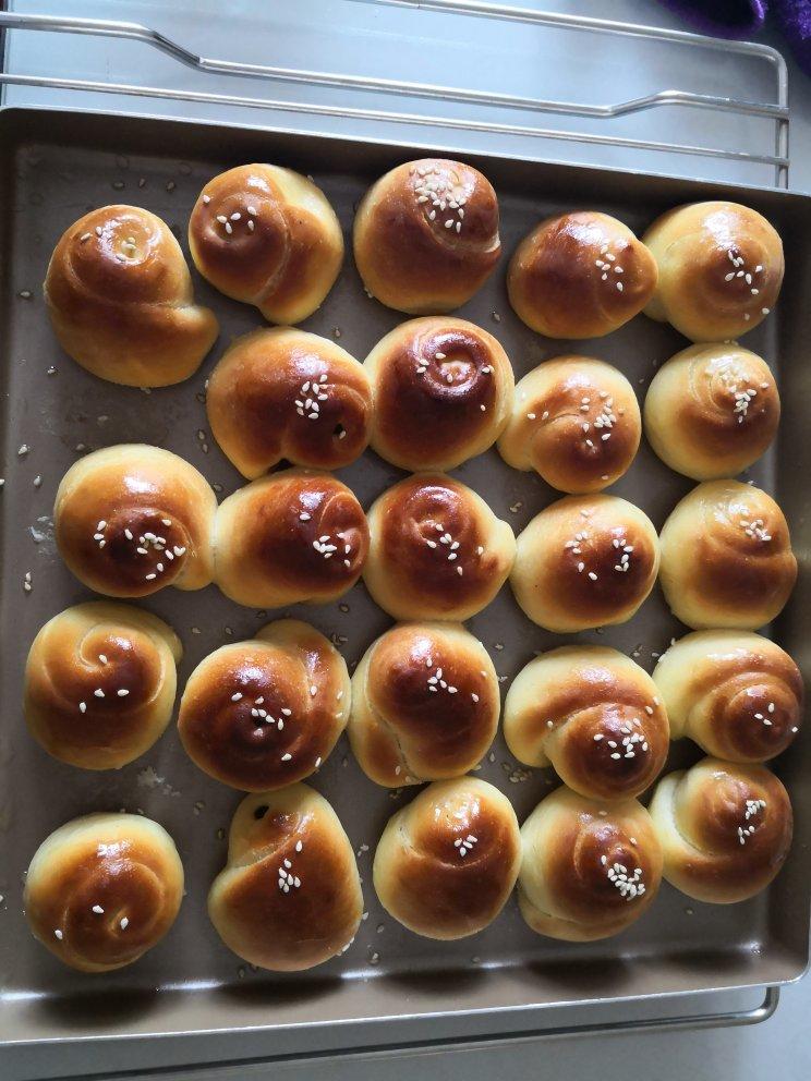 此配方不用厨师机也能做出媲美私房的蜂蜜脆底小面包