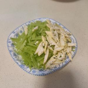 莴苣笋蛋汤的做法 步骤1