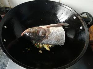秘制私房鱼头肉圆豆腐汤的做法 步骤2