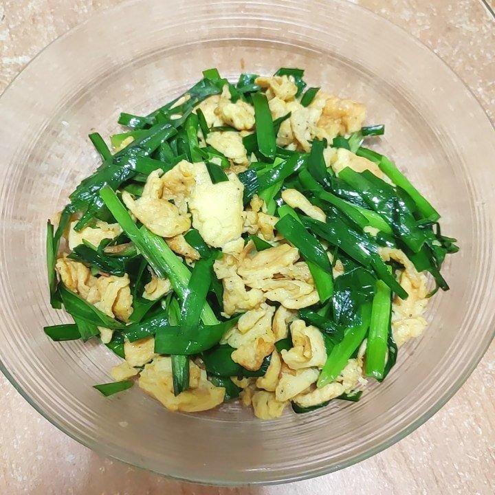 简易版韭菜炒鸡蛋（鸡蛋味道非常鲜嫩）
