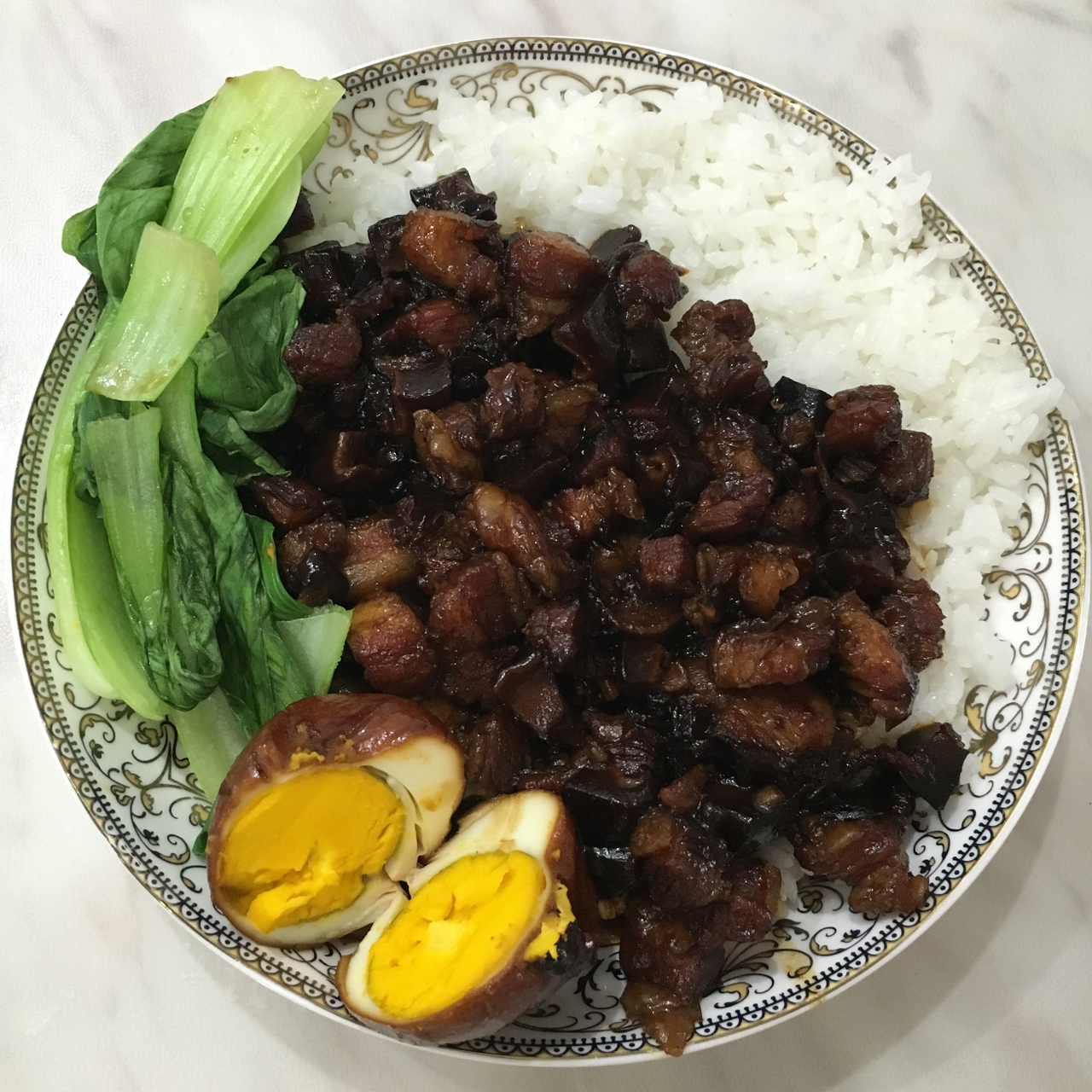 洋葱酥卤肉饭