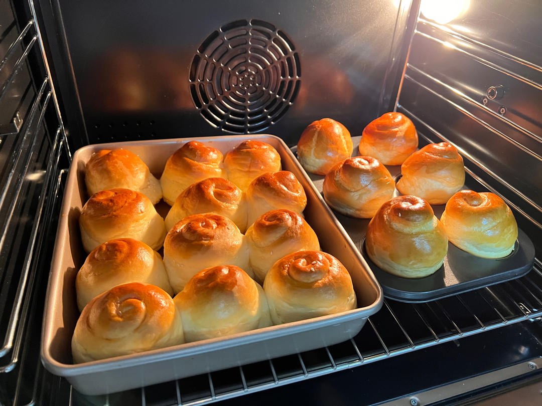 甜滋滋蜂蜜脆底小面包（含详细步骤）