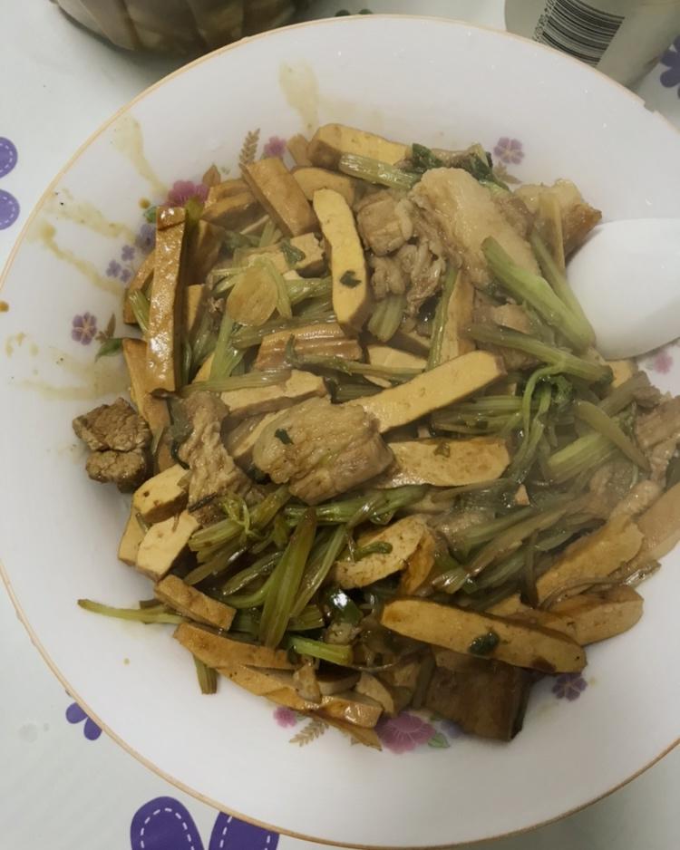 五香干芹菜炒肉