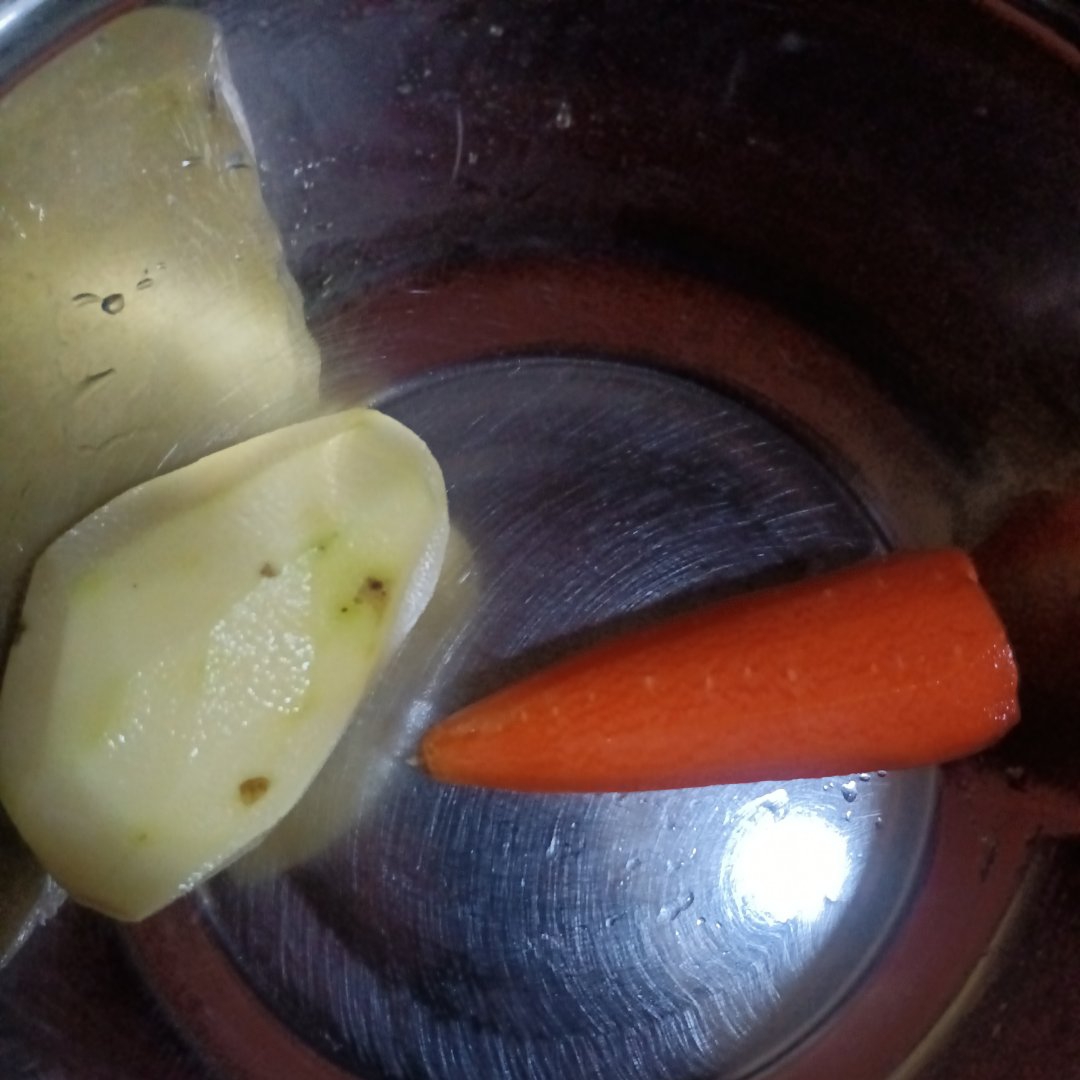土豆胡萝卜饼的做法 步骤2