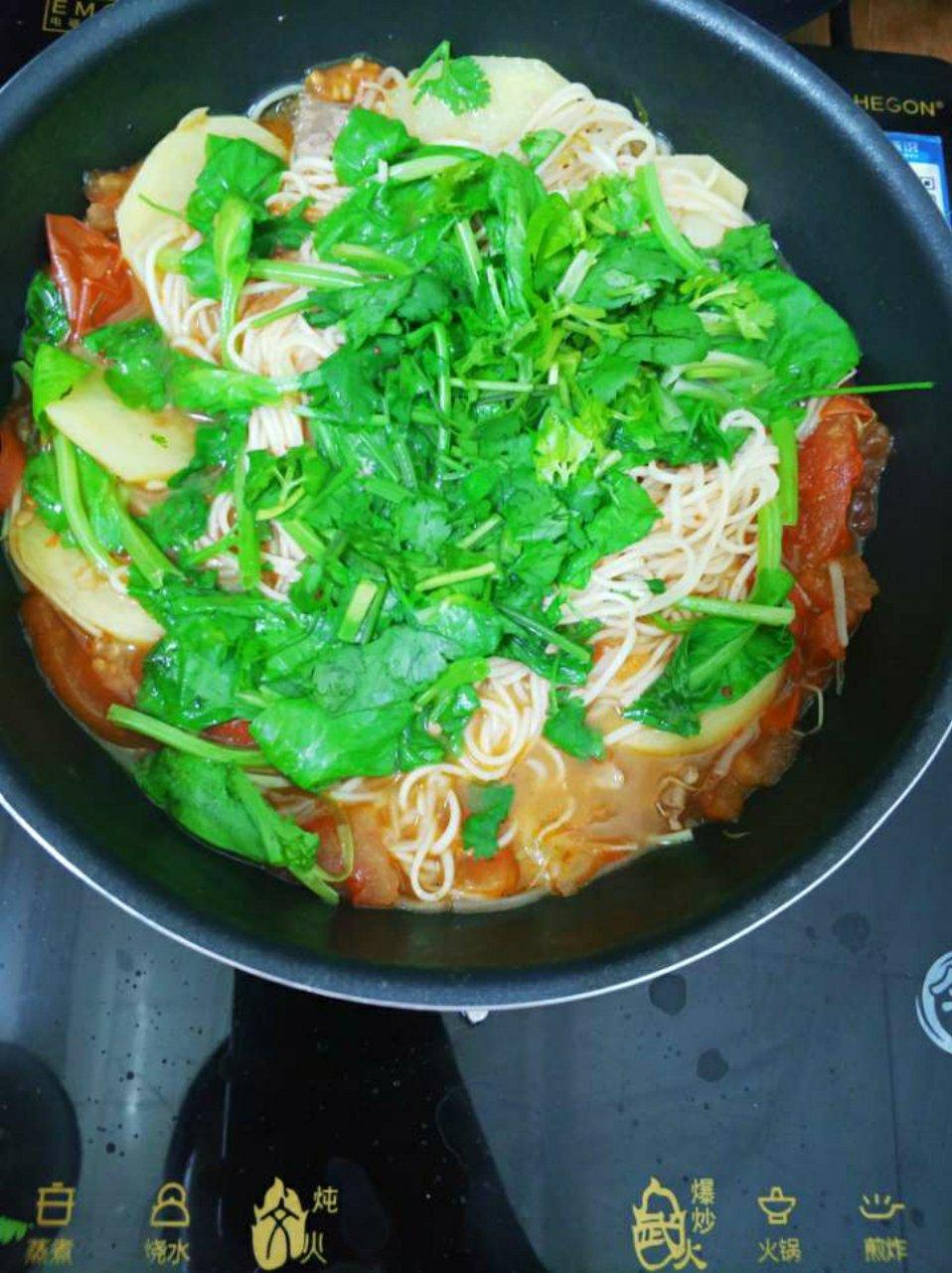 菌汤面条 看得见的香菇 尝得到的鲜美 这才是真正的菌汤