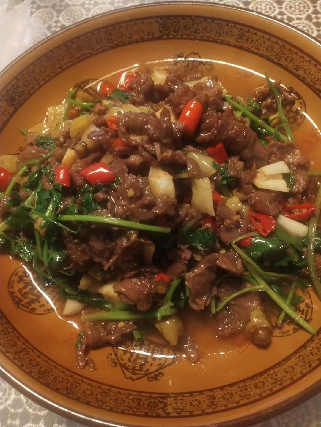 小炒黄牛肉，肉嫩味香！太好吃了简直是米饭杀手！