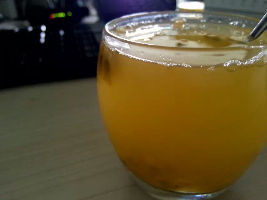 百香果的朴素吃法（百香果汁）